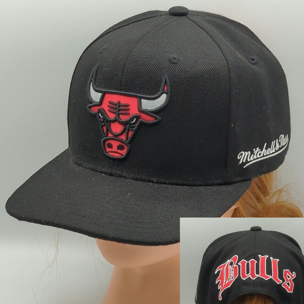 Chicago Bulls Mitchell & Ness English Dropback Snapback Hat Cap Black Adjustable